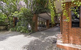 RedDoorz Plus At Ampera Raya